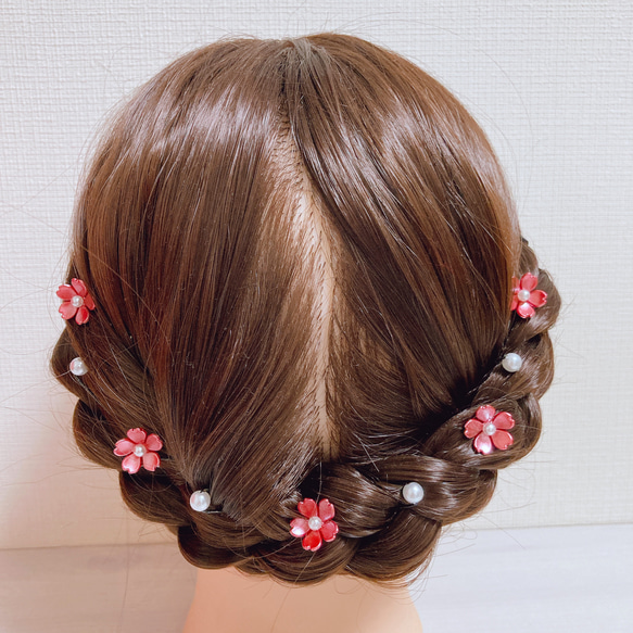 【Uピン】小ぶりな桜とパールのヘアピン　レッドピンク 1枚目の画像