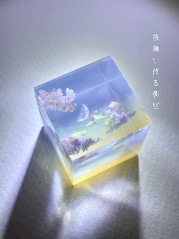 受注制作/S size】情景レジン-桜舞い散る朝空 プレゼント/雲/月/春