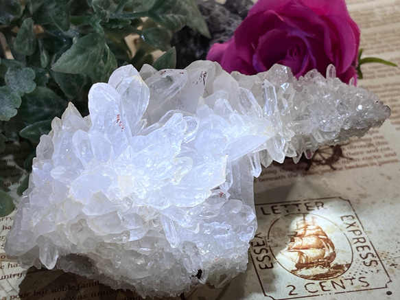 ヒマラヤ　マニカラン産　花水晶  クリスタル　原石　クラスター　フラワー　勾玉 1枚目の画像