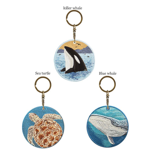 シロナガスクジラ 鯨 クジラ 刺繍キーホルダー 両面刺繍 キーチェーン