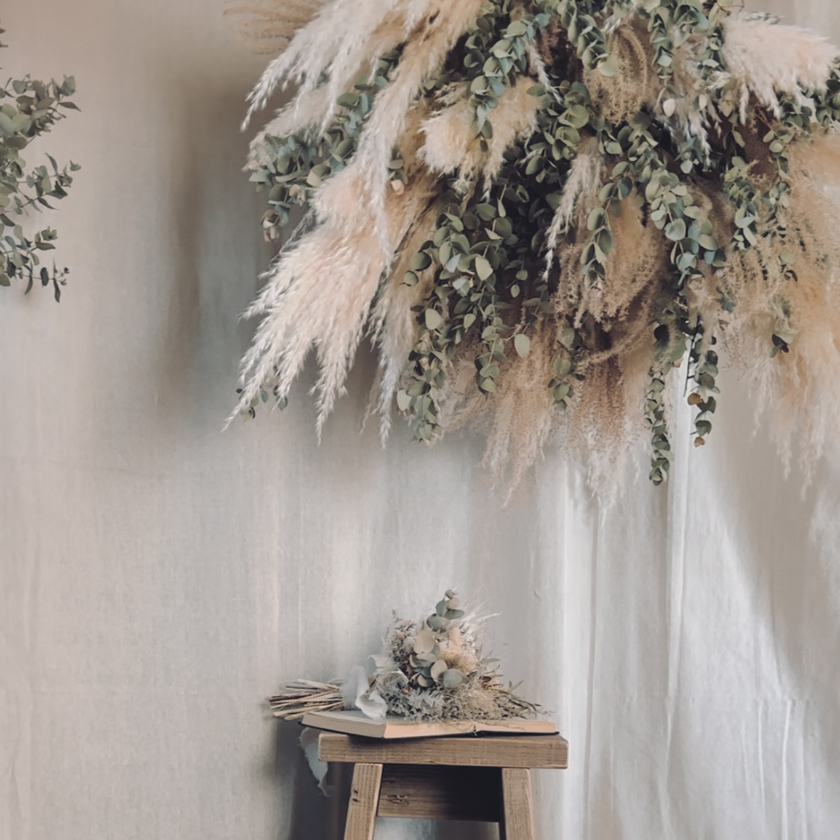 【ドライフラワー壁掛けアレンジ】スタジオ装飾・撮影スペースに