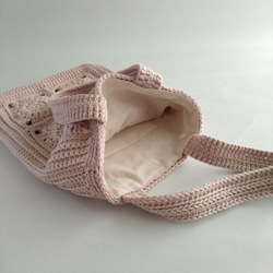 フラワーモチーフのバッグ　ベビーピンク　縦長　手編み　かぎ針編み　クロシェ　コットン　オールシーズン 6枚目の画像