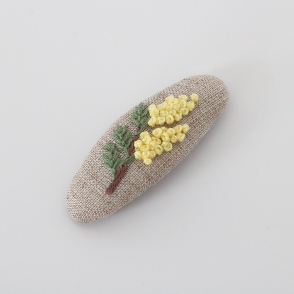 ミモザの花　手刺繍ヘアピン（ぱっちんピン） 6枚目の画像