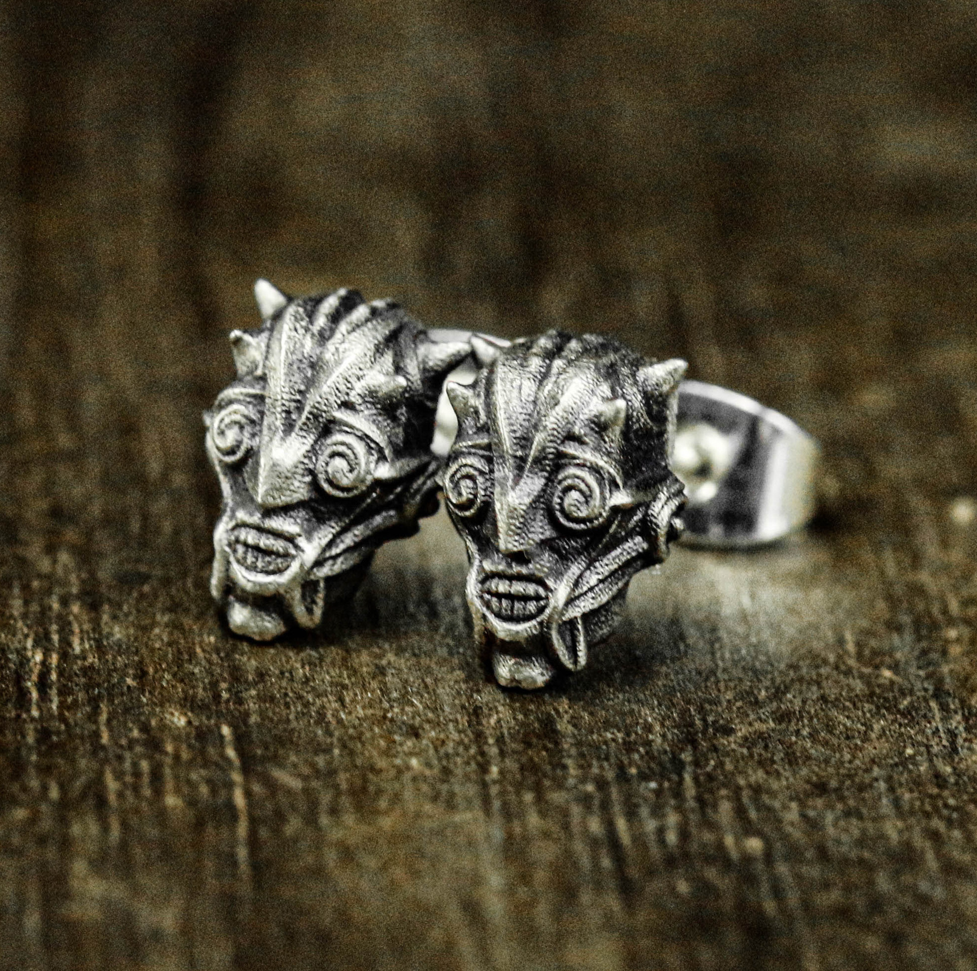 ハンドメイド 七つの大罪 強欲 ファッション 名入れ ピアス 男の子 プレゼント アニメ シンボル シュール オリジナル