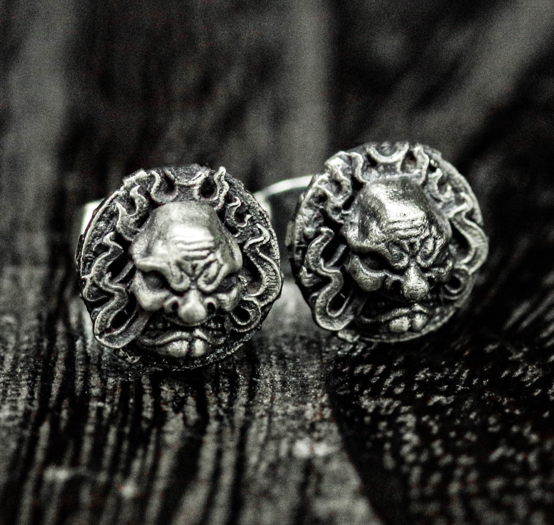 百鬼夜行ピアス 魔王のお守り スカルピアス 変なジュエリー 死者の日 メメント・モリ 夫への贈り物