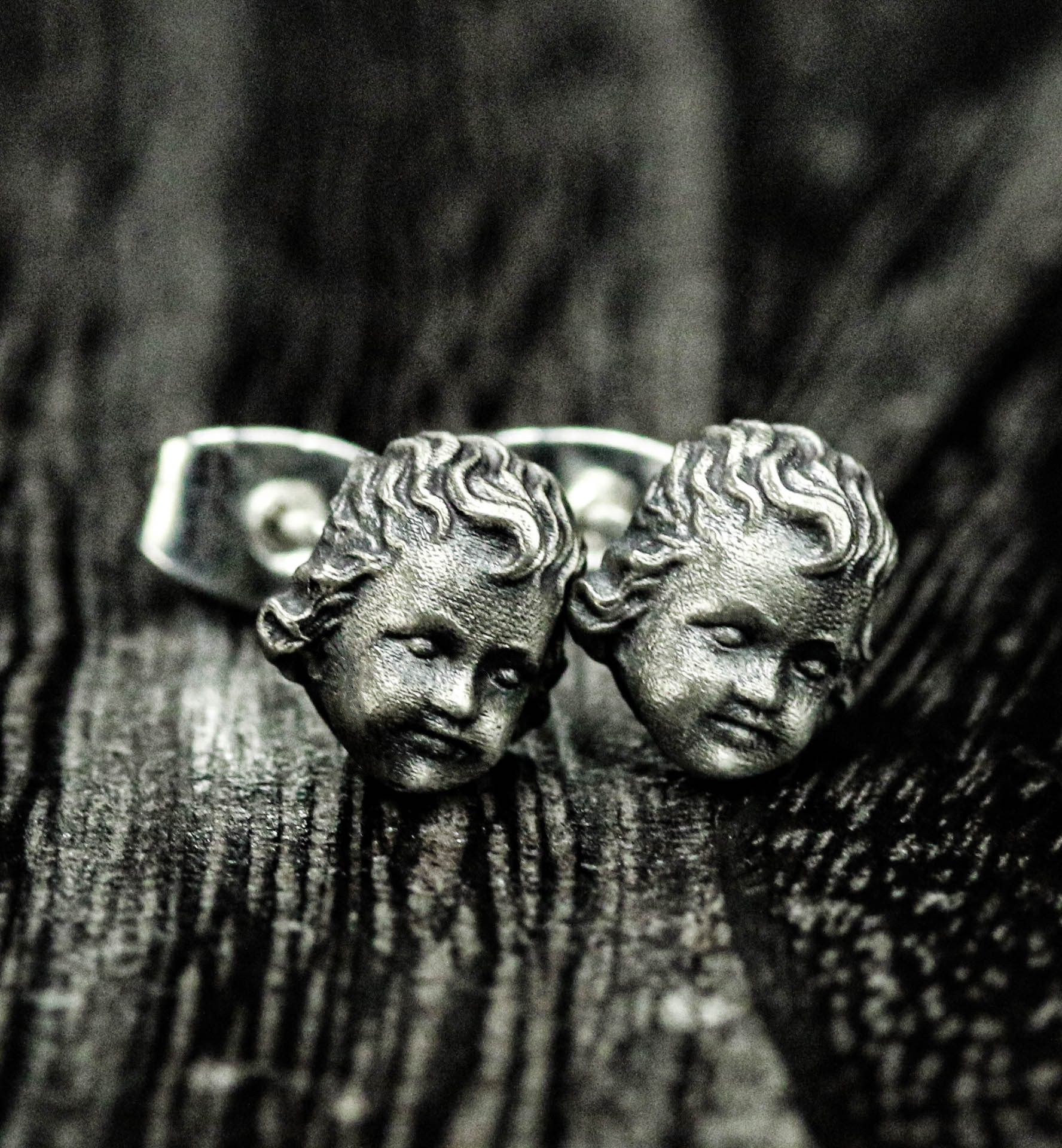 キューピッドのイヤリング 天使のジュエリー 宗教的なジュエリー シルバーギフト パーソナライズされたシルバーピアス バレ