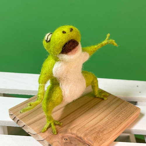 羊毛フェルト】水から飛び出たかえる 羊毛フェルト カエルの国