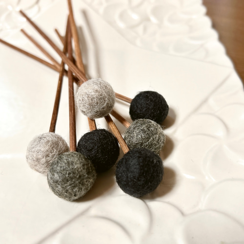 ♦︎受注制作♦︎羊毛フェルトボールのアロマスティック7本セット