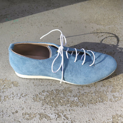 手工包覆一整塊皮革的運動鞋/天藍色&lt;絲絨&gt; 第4張的照片
