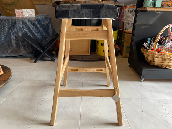 在庫あり　即納　Ok  Hotaru 椅子　キッチン　リビング　デニム　スツール　アップサイクル　家具　天然木　無垢材 4枚目の画像