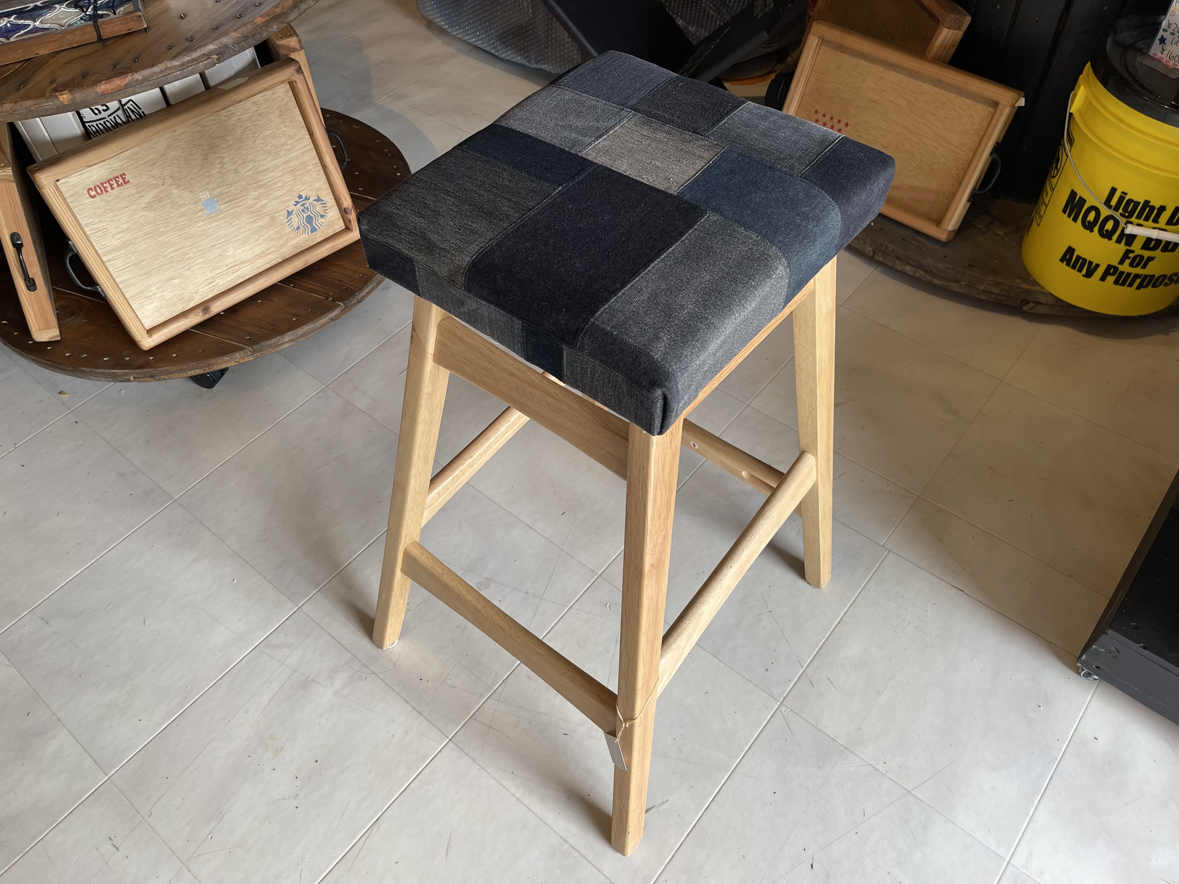 在庫あり　即納　Ok  Hotaru 椅子　キッチン　リビング　デニム　スツール　アップサイクル　家具　天然木　無垢材