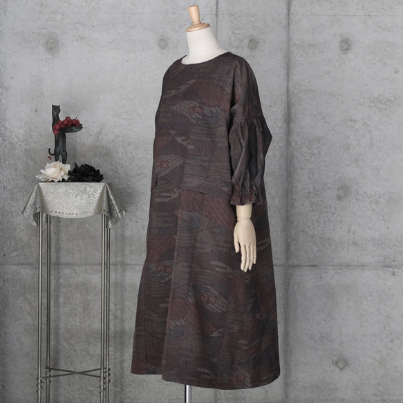 紬のワンピース　 パフ袖　Aライン　フリーサイズ　着物リメイク 4枚目の画像