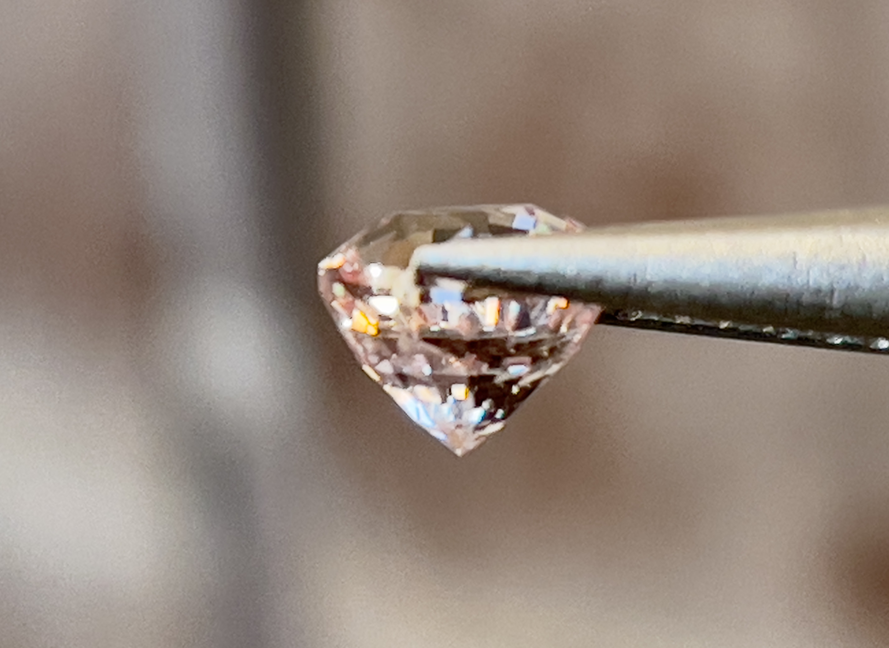 サファイア 淡いピーチ色サファイア ルース 1.08 カラット ブリリアント ラウンド カット 天然宝石 スリランカ原産