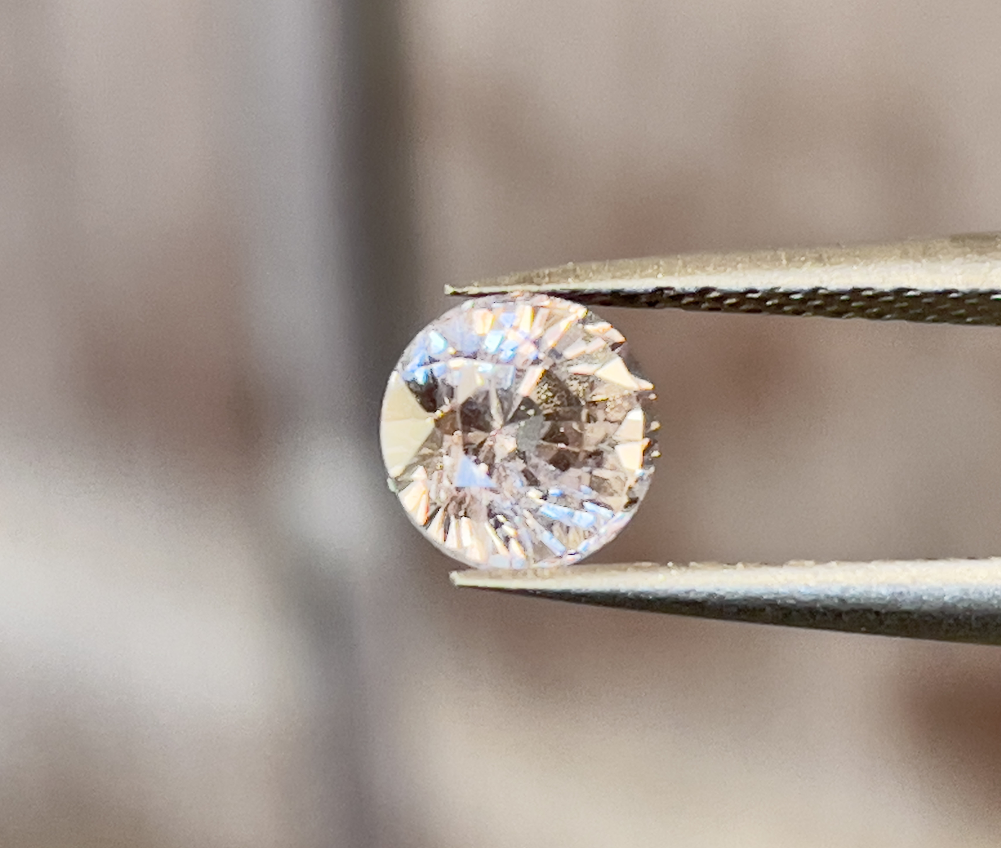 サファイア 淡いピーチ色サファイア ルース 1.08 カラット ブリリアント ラウンド カット 天然宝石 スリランカ原産