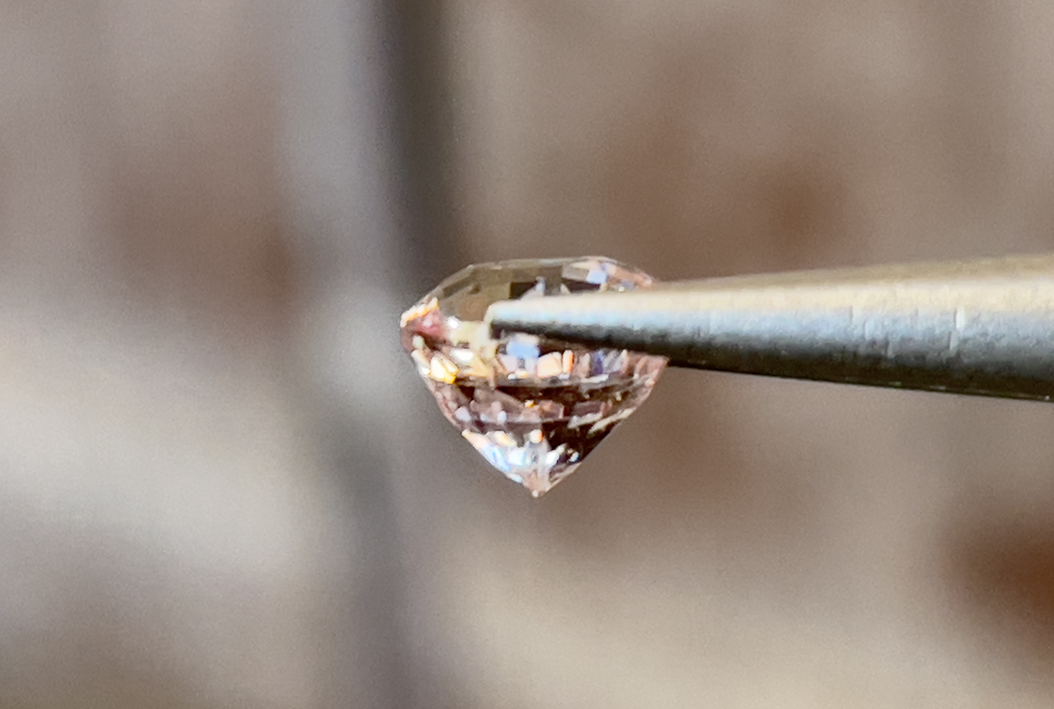 サファイア 淡いピーチ色サファイア ルース 1.08 カラット ブリリアント ラウンド カット 天然宝石 スリランカ原産