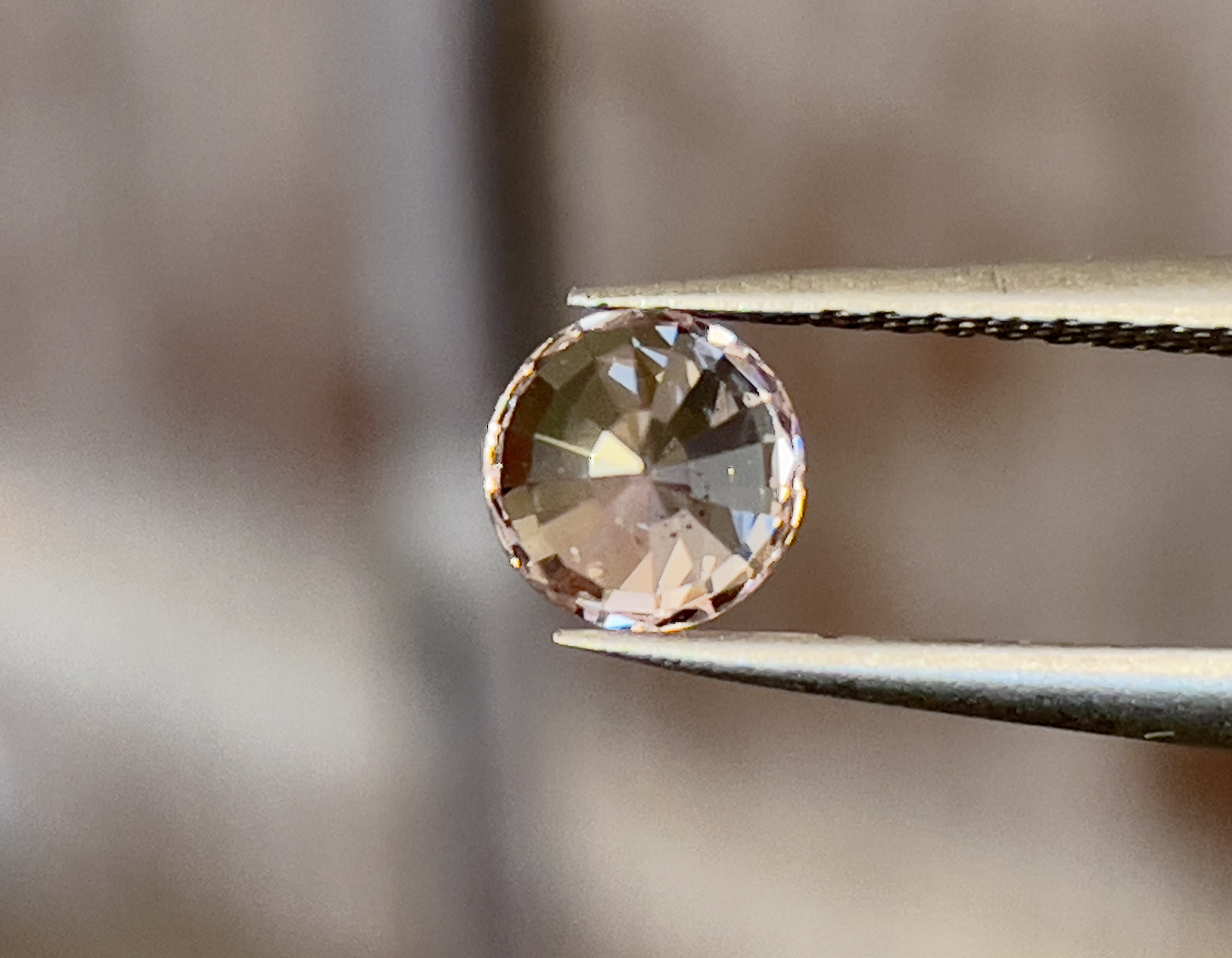 サファイア 淡いピーチ色サファイア ルース 1.08 カラット ブリリアント ラウンド カット 天然宝石 スリランカ原産