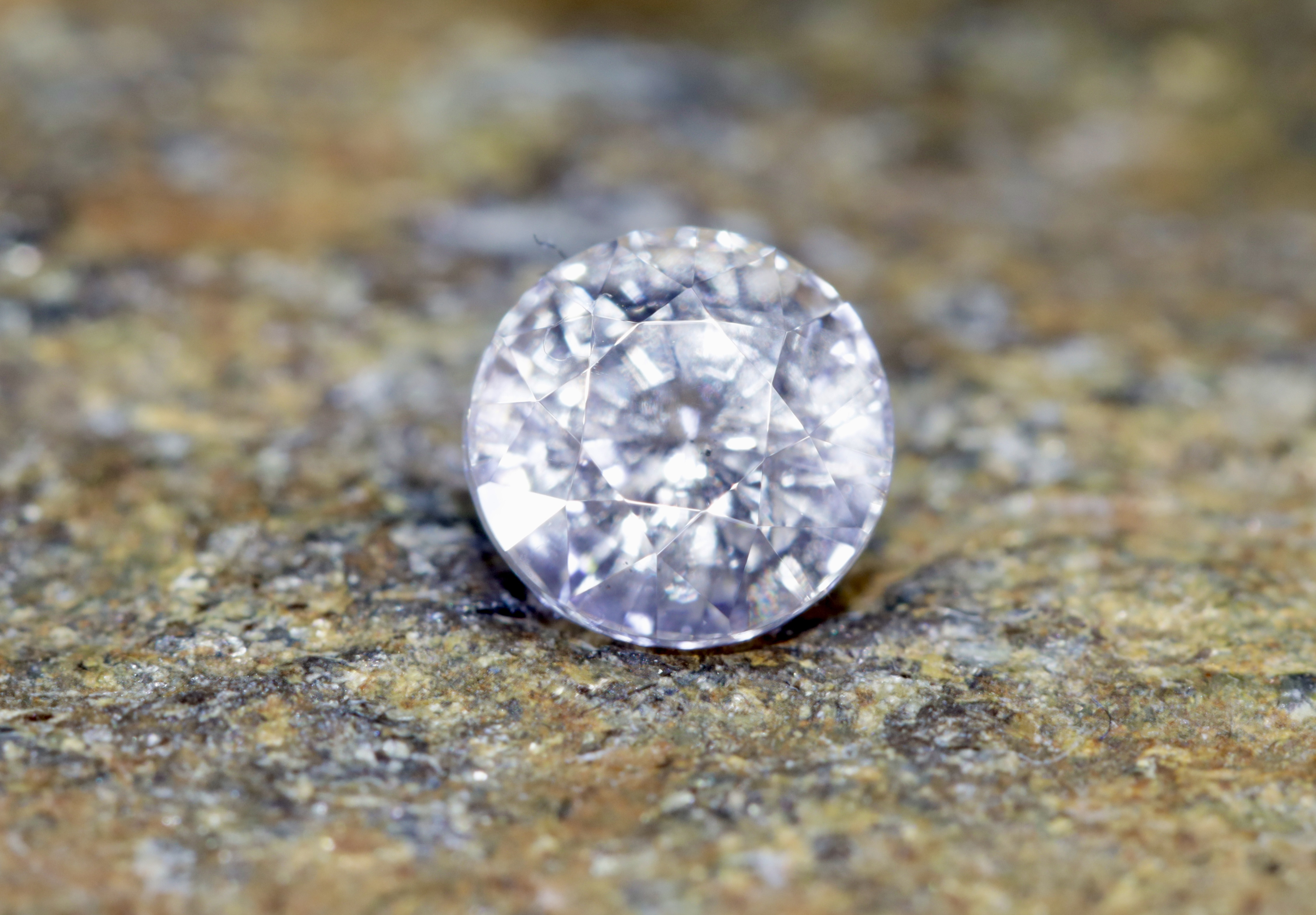 サファイア 淡いピーチ色サファイア ルース 1.08 カラット ブリリアント ラウンド カット 天然宝石 スリランカ原産