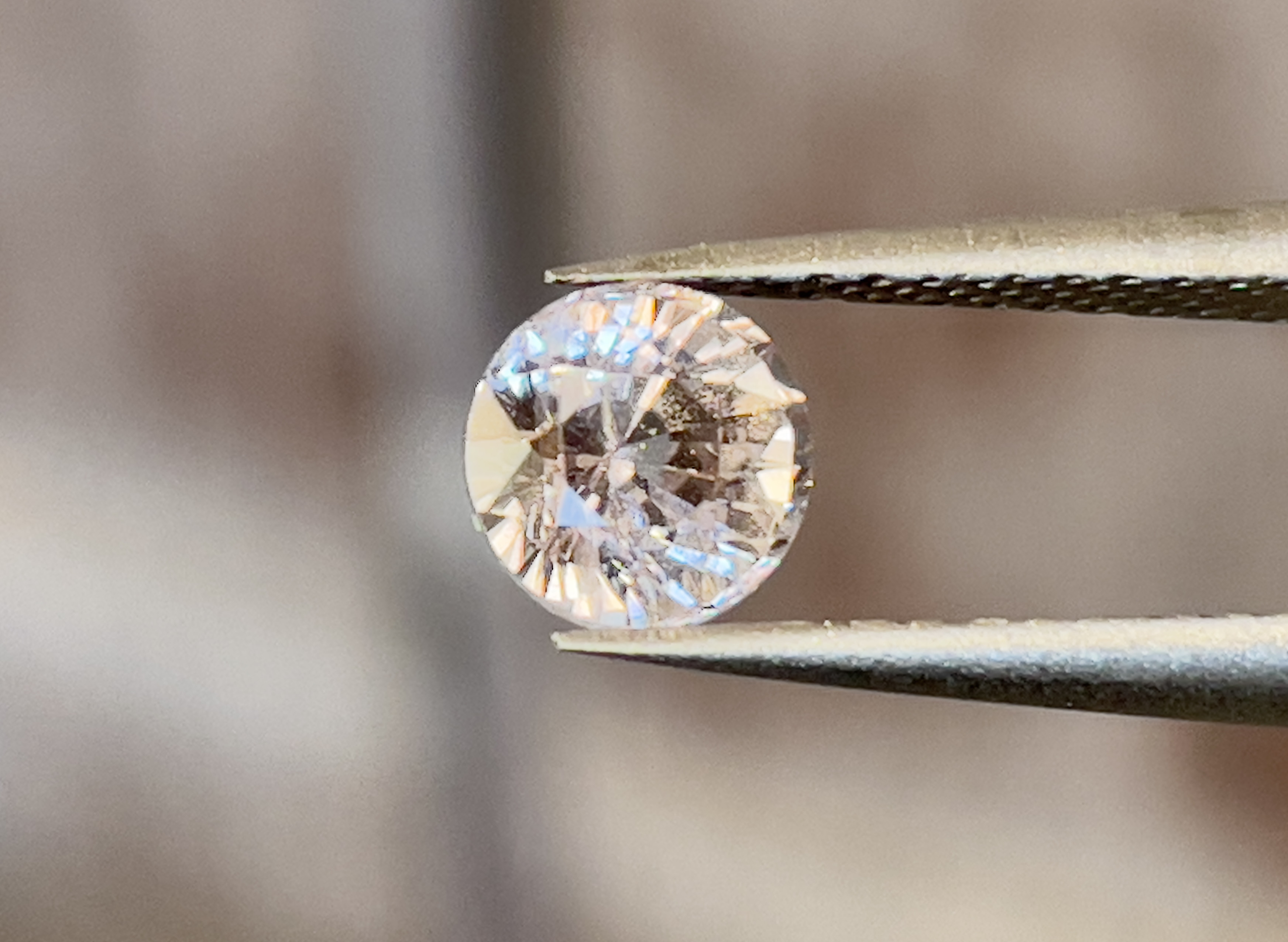 サファイア 淡いピーチ色サファイア ルース 1.08 カラット ブリリアント ラウンド カット 天然宝石 スリランカ原産