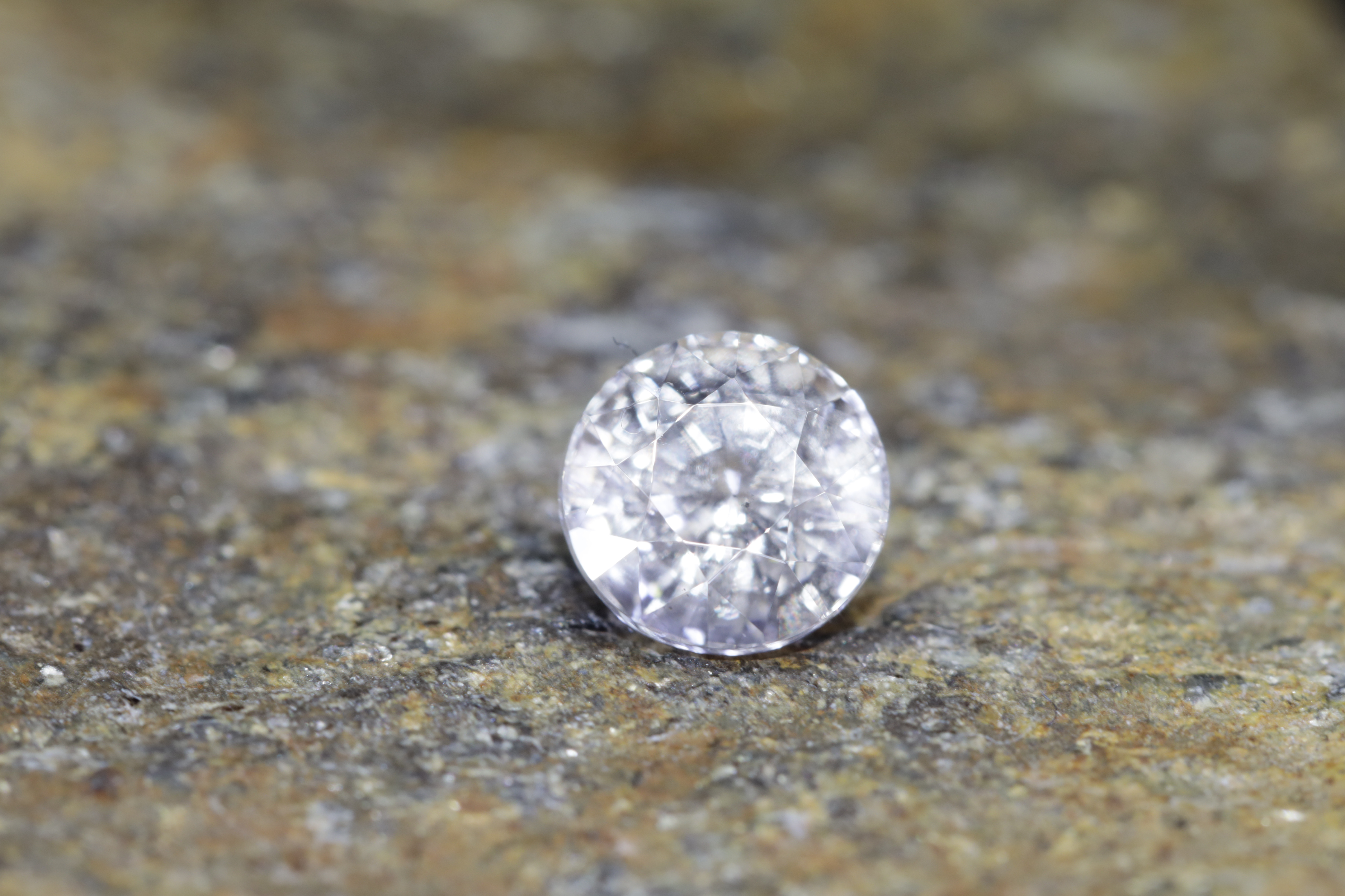 サファイア 淡いピーチ色サファイア ルース 1.08 カラット ブリリアント ラウンド カット 天然宝石 スリランカ原産