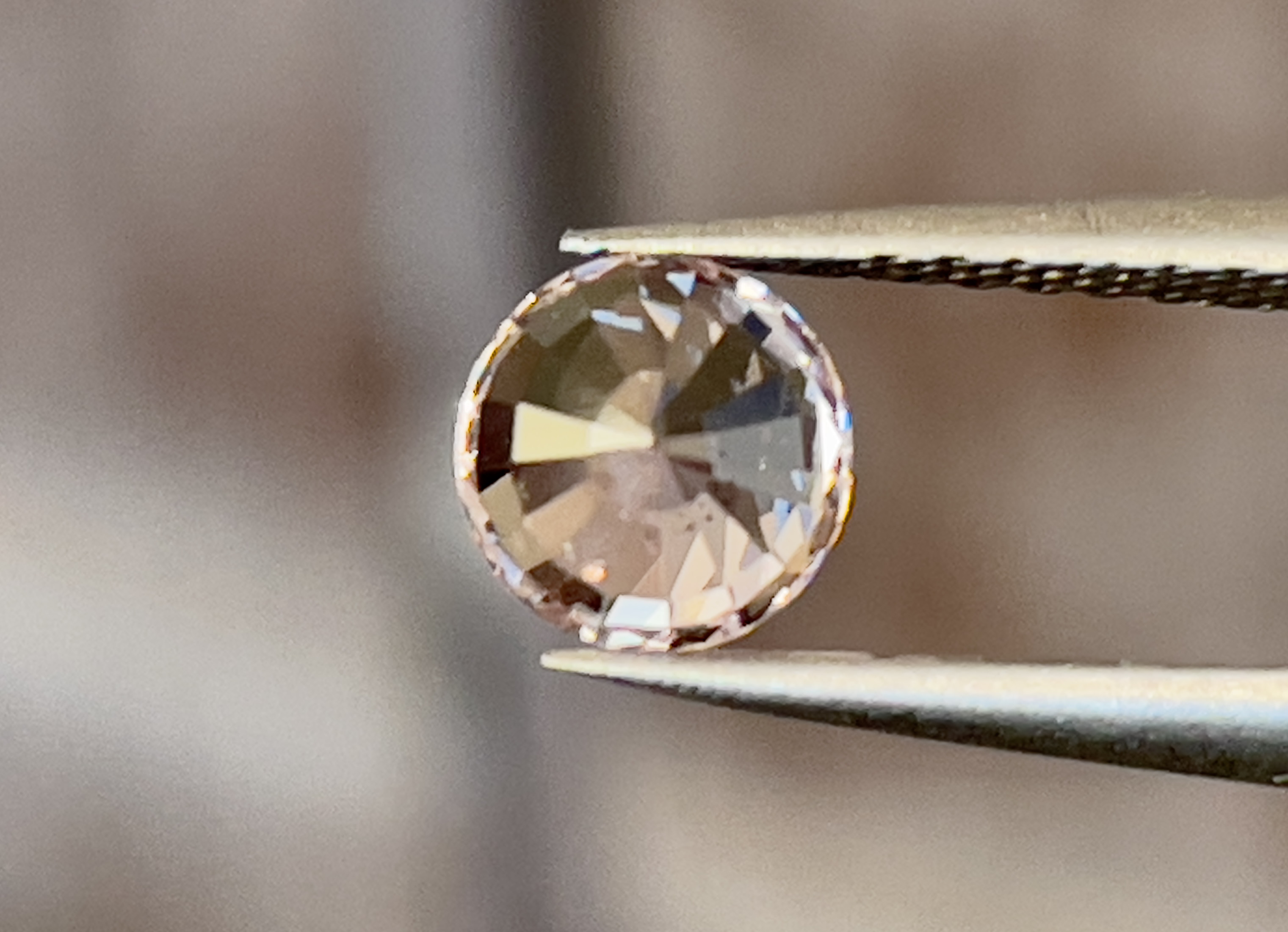 サファイア 淡いピーチ色サファイア ルース 1.08 カラット ブリリアント ラウンド カット 天然宝石 スリランカ原産