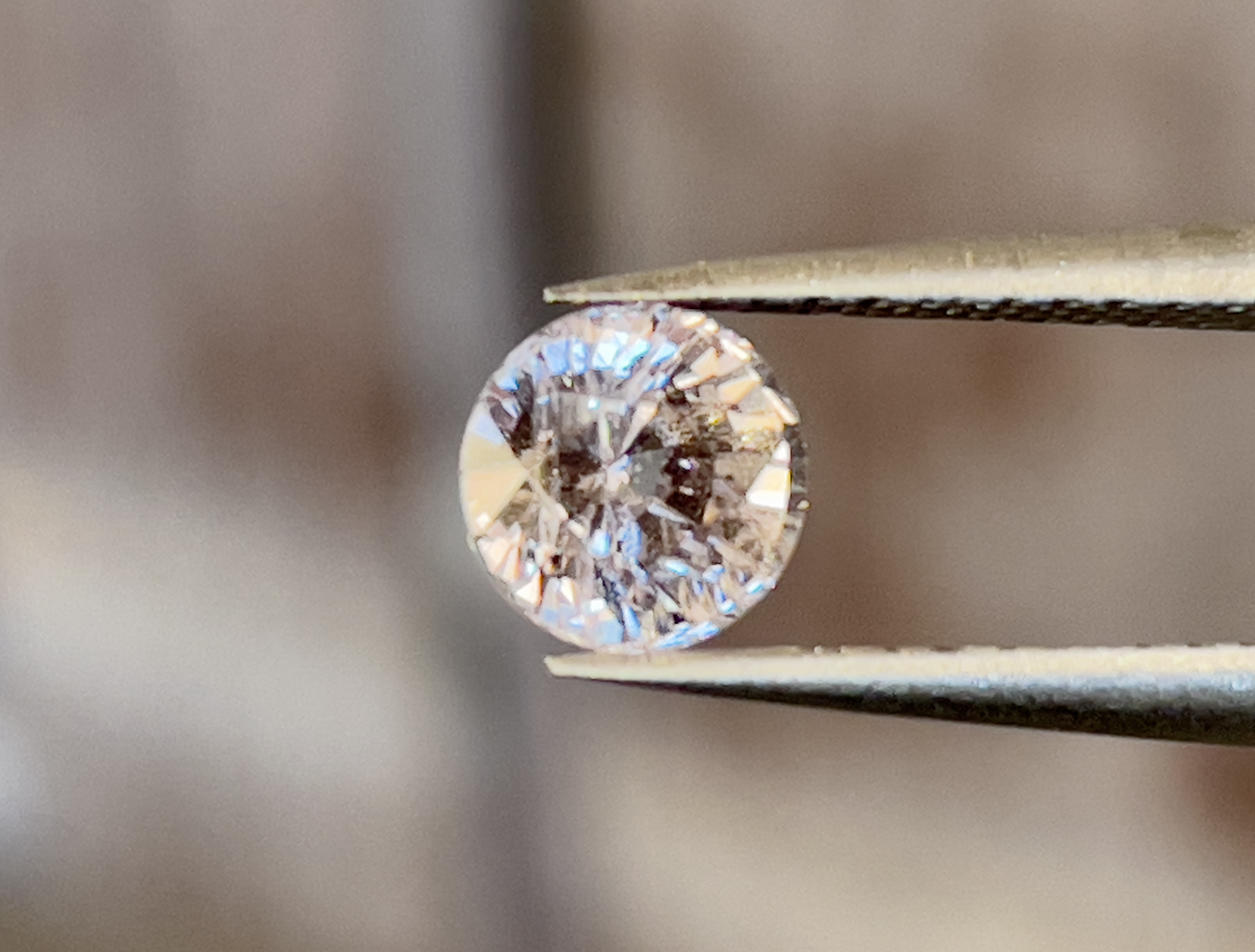 サファイア 淡いピーチ色サファイア ルース 1.08 カラット ブリリアント ラウンド カット 天然宝石 スリランカ原産