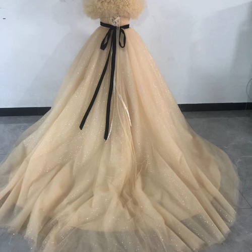 高品質！ウェディングドレス 薄シャンパンの色 オフショルダー 背中  