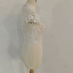 優雅的波萊羅外套 優雅的花朵蕾絲 修長的剪影 頂部覆蓋的按鈕 第2張的照片