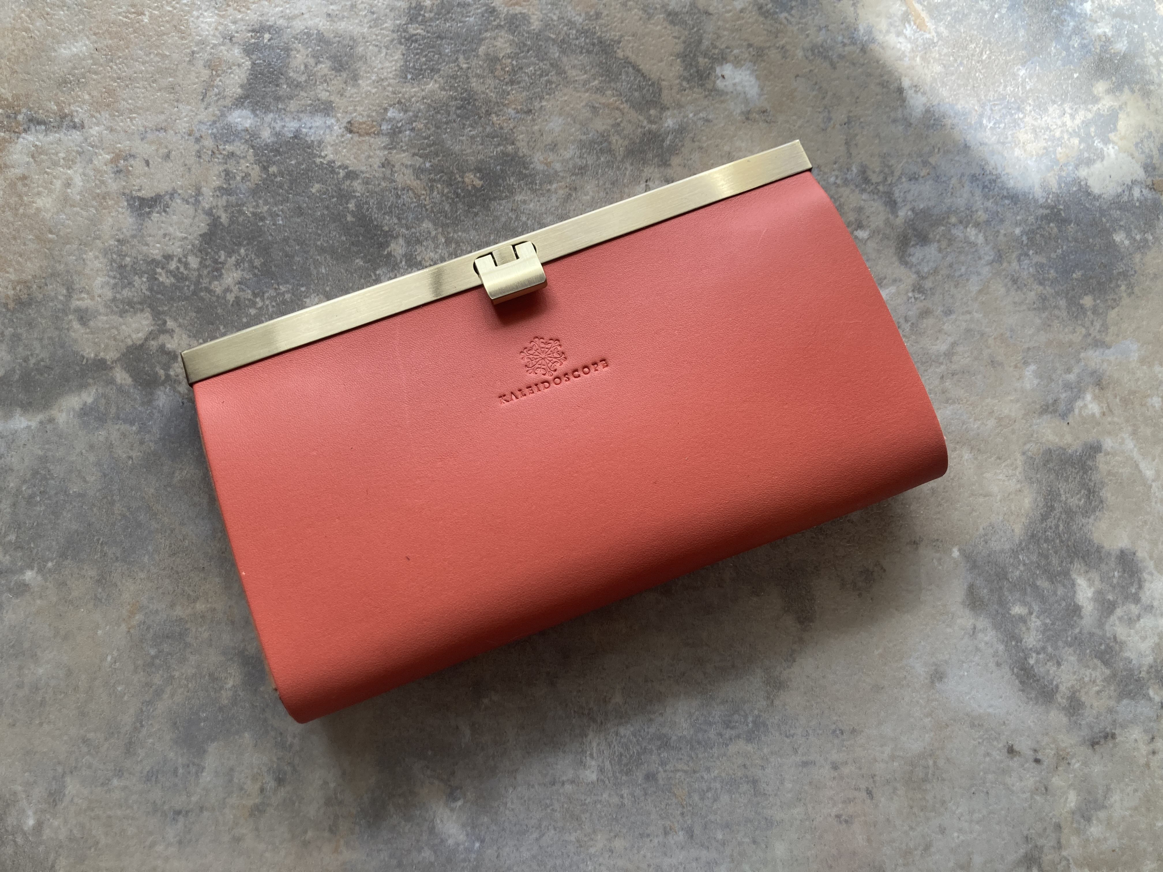 【数日内に発送可能】国産ヌメ革長財布＊カード16枚収納「avanico」コーラルピンク×ナチュラルベージュ