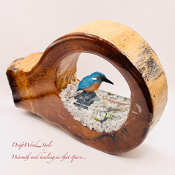 一つ限りの流木アート 水辺のカワセミ ジオラマ 流木 フィギュア 置物 動物 鳥 インテリア レジン 水辺 N20 7枚目の画像