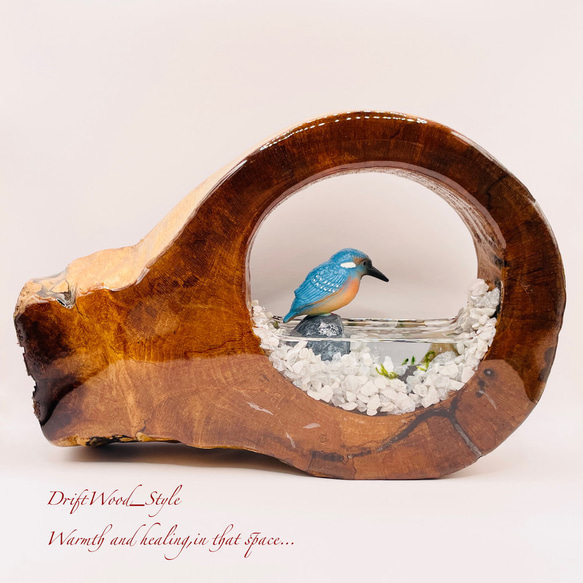 一つ限りの流木アート 水辺のカワセミ ジオラマ 流木 フィギュア 置物 動物 鳥 インテリア レジン 水辺 N20 5枚目の画像