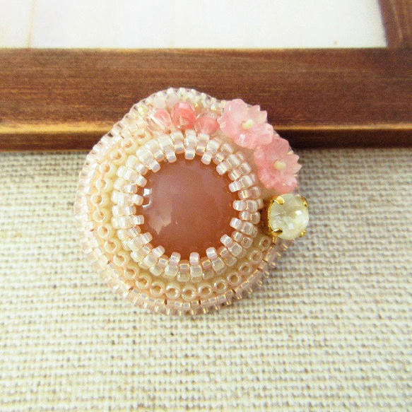 桜色のビーズ刺繍ブローチ（K1175) ブローチ さくら庵 通販