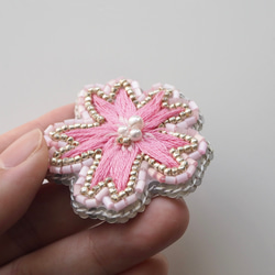 ✳︎ 桜 ✳︎ ビーズ 刺繍 ブローチ 3枚目の画像