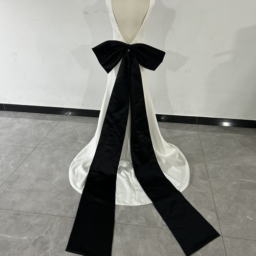 送料無料！高品質！ パーティードレス ホワイト 背中見せ 大きなリボン  