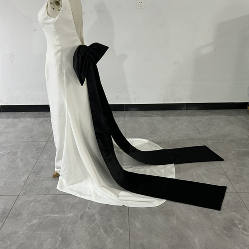 送料無料！高品質！ パーティードレス ホワイト 背中見せ 大きなリボン  