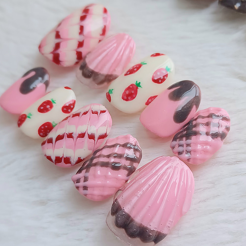 受注製作】バレンタイン いちごチョコ アポロ ネイルチップ 現品 No