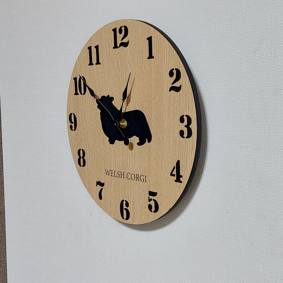 【名入れ・文字入れ無料】 ダックスフンド 壁掛け丸時計 ベージュ木目 静音時計 5枚目の画像