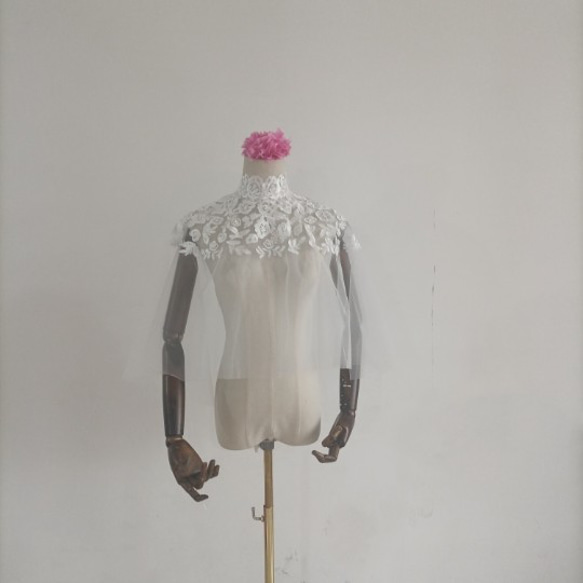エレガント トップス ケープ風ボレロ　ウエディングドレス 咲き誇る透け花レース くるみボタン　 1枚目の画像