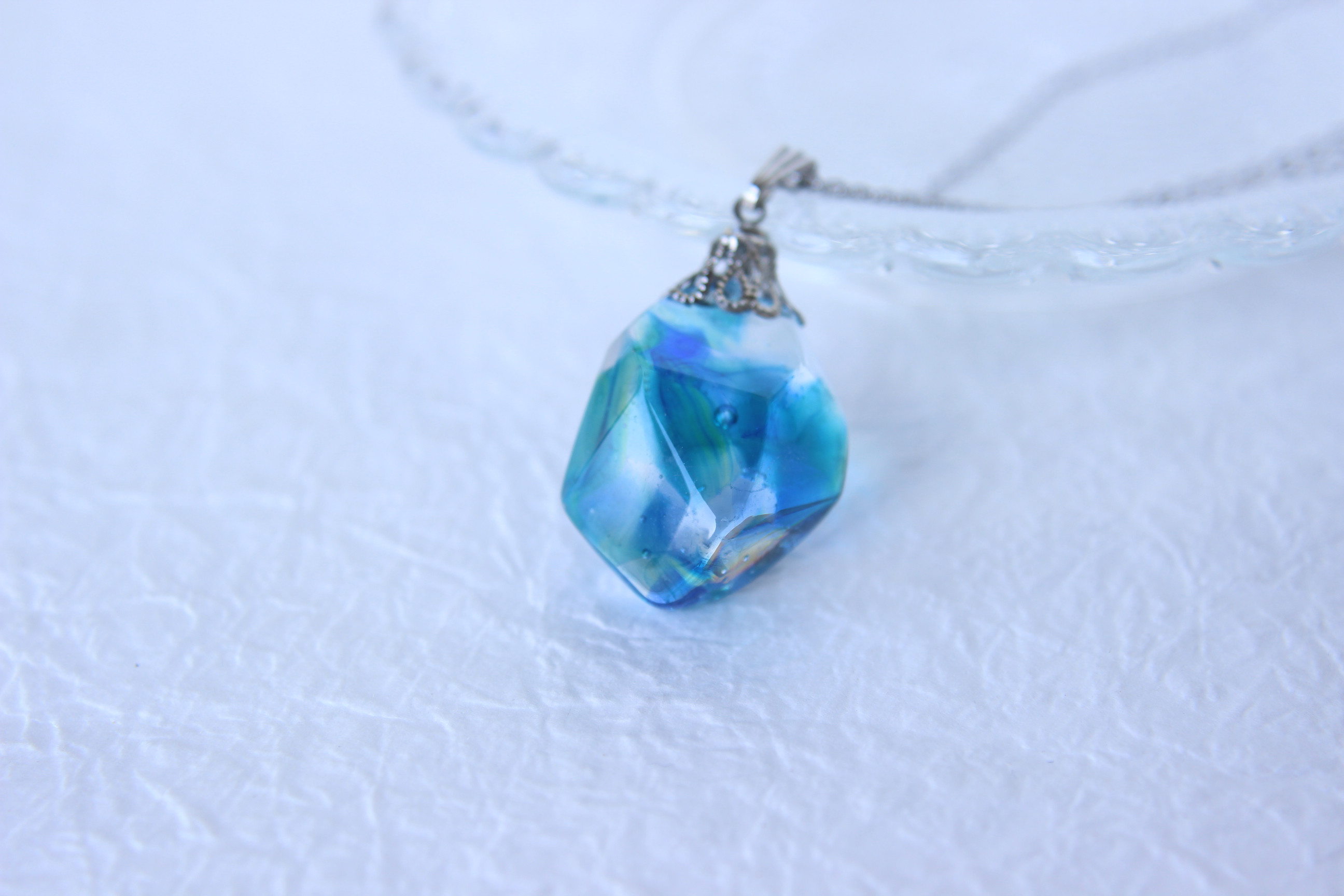 【海の宝石】～光～ガラスの鉱石 チェーンネックレス