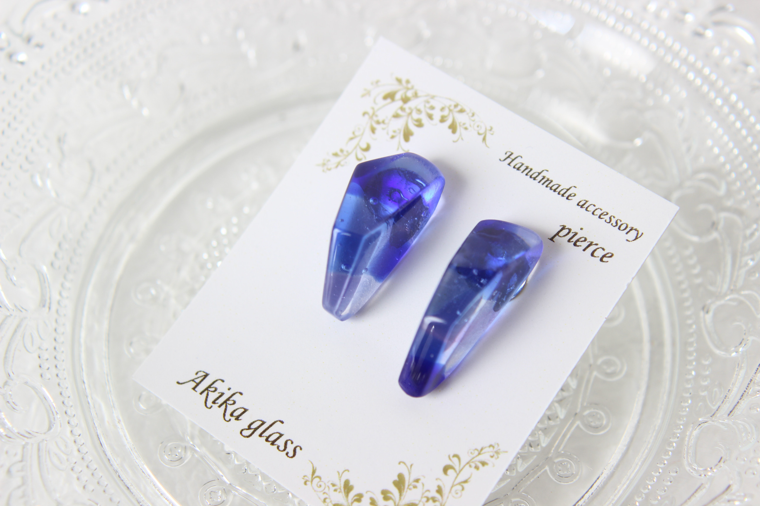 【美しき青】～世界～ガラスの鉱石 ピアス＆イヤリング　アリメントリー