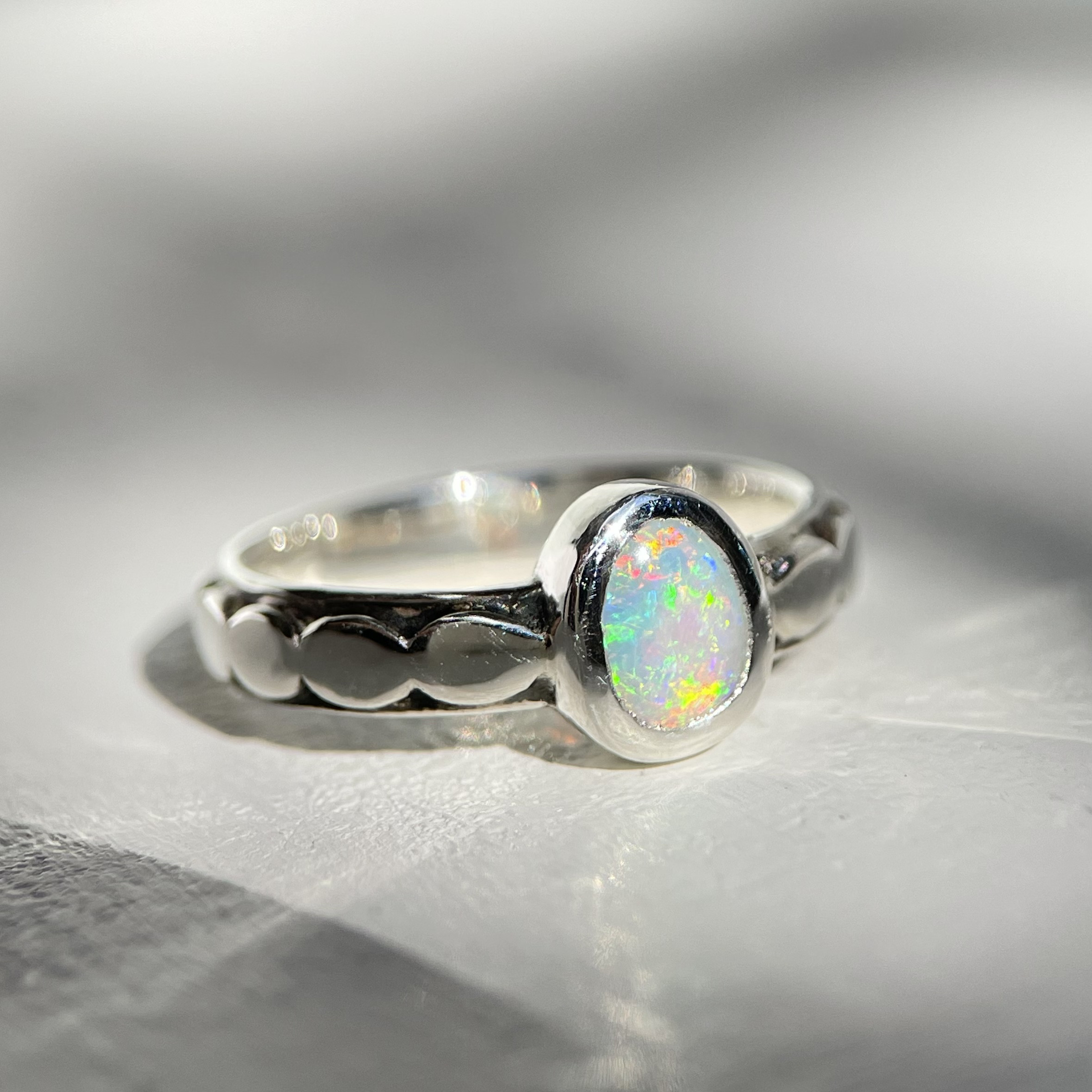 オパールピンキーリング　オーストラリア産　サイズ約3.7号くらい　シルバー950 【送料無料】SR-135