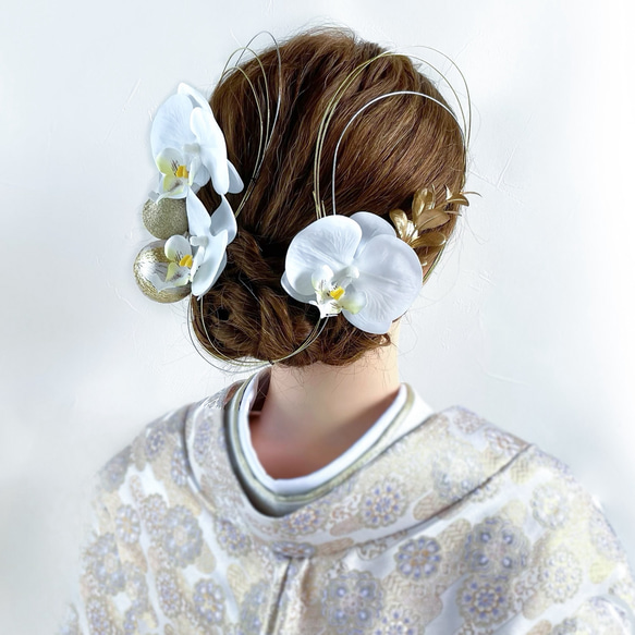 小さい胡蝶蘭の髪飾り 成人式・結婚式・卒業式に 白 ゴールド 和風 和装 アーティフィシャルフラワー 6枚目の画像