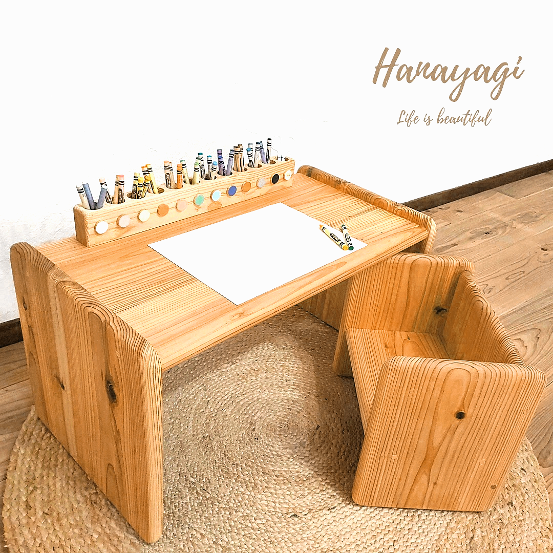 国産杉の無垢材　子供椅子と机のセット　天然オイル仕上げ　変化椅子　キッズチェア 国産杉の無垢材 子供椅子と机のセット 天然オイル仕上げ 変化椅子