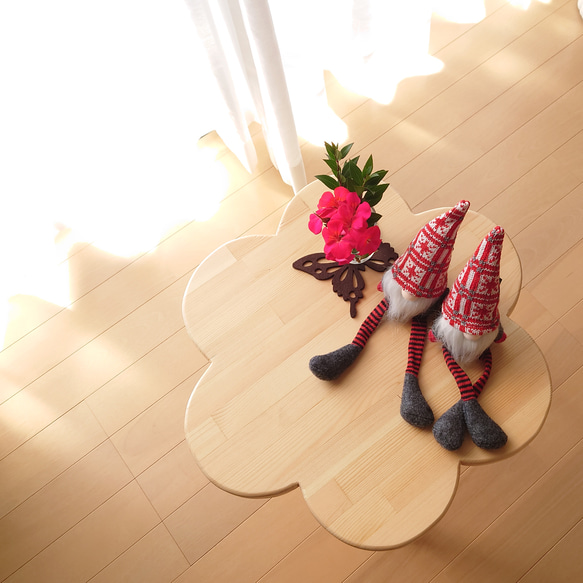花型 花台 ミニテーブル ちびテーブル 可愛い かわいい 木工 家具 木テーブル 1枚目の画像