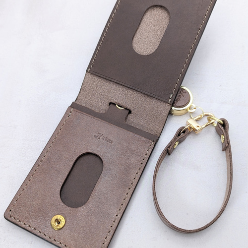 本革の二つ折りパスケース ロロマレザー リール付 パスケース・定期