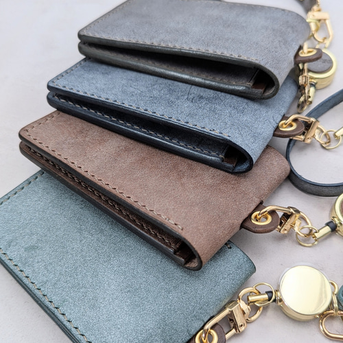 本革の二つ折りパスケース ロロマレザー リール付 パスケース・定期