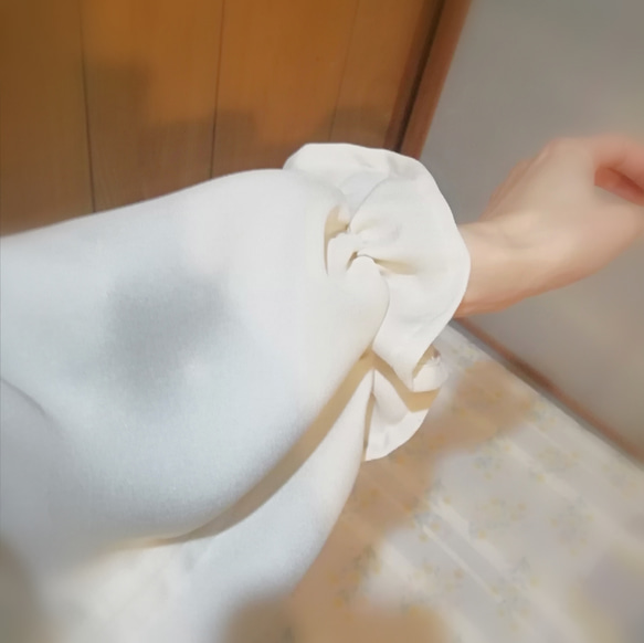 シルクぽわん袖カーデ⭐︎軽い柔らかな着心地♡上質な絹100%⭐︎寒暖差・紫外線対策に⭐︎羽織るだけでお洒落なマーガレット 7枚目の画像