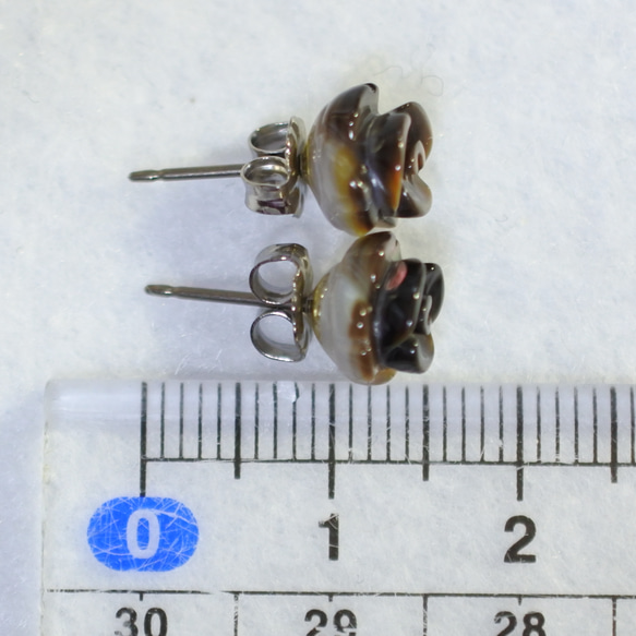 (1 件) 黑貝殼玫瑰耳環（8 毫米，鈦柱） 第5張的照片