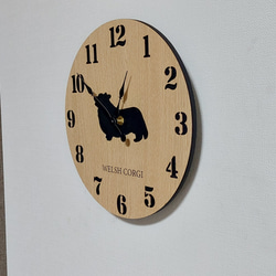 【名入れ・文字入れ無料】 トイプードル 壁掛け丸時計 ベージュ木目 静音時計 4枚目の画像