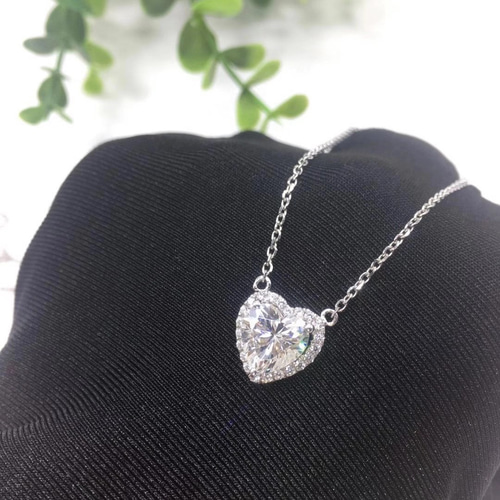 newデザイン】可愛い リボン モアサナイト ネックレス K18WG