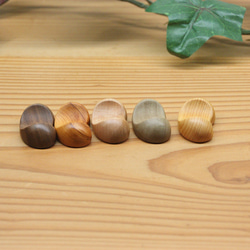 『ワケありな逸品』⑭ 木の箸置き 5個セット　豆形 ミニサイズ 木の種類いろいろ 2枚目の画像